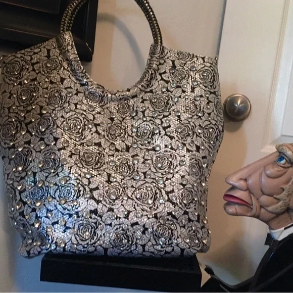 Elegant Silver Floral Women's WOW Bag - Picture 2 of 3